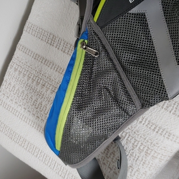 Waterfly fannypack, water bottle holder, runners walkers, athletic use. - Picture 5 of 7